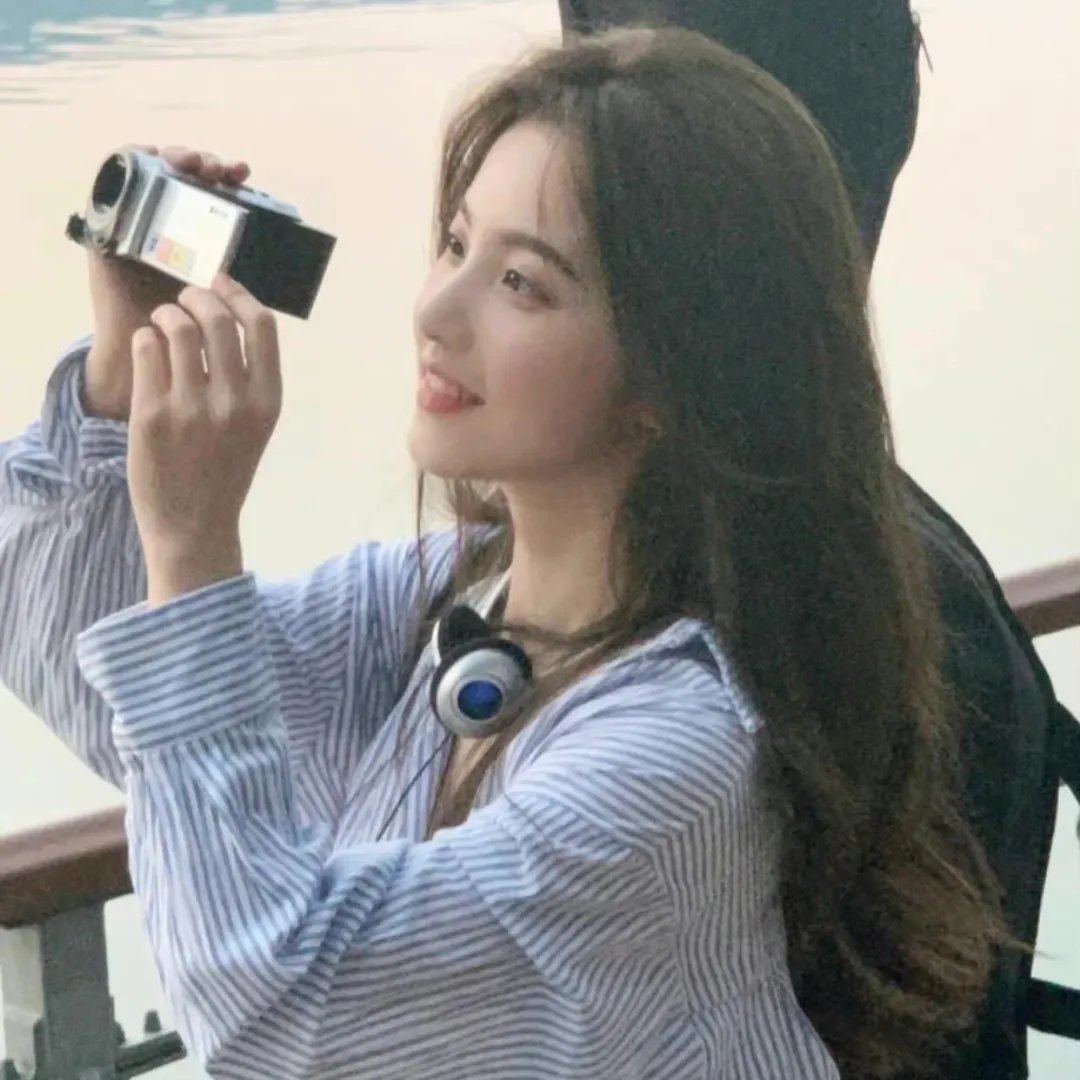 山有九色念有卿